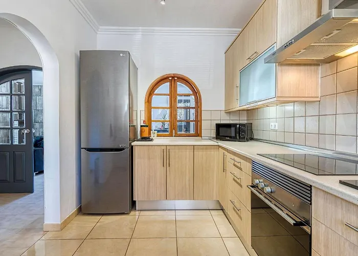 91 Adm Fabulous Townhouse With Communal Pool *