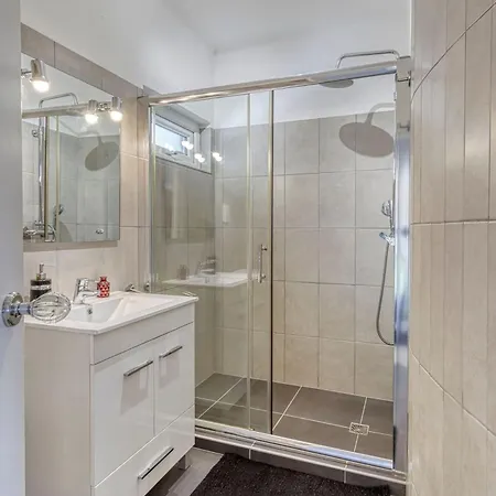 펜션 91 Adm Fabulous Townhouse With Communal Pool *