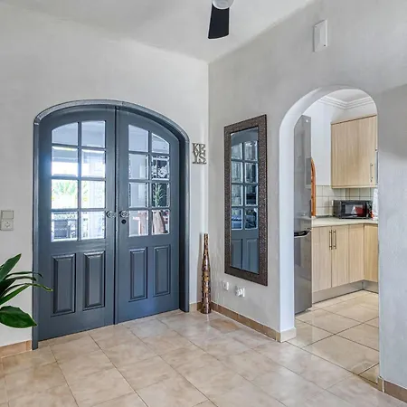 91 Adm Fabulous Townhouse With Communal Pool 펜션 카르보에이루