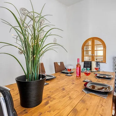 91 Adm Fabulous Townhouse With Communal Pool *