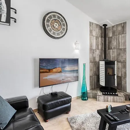 펜션 91 Adm Fabulous Townhouse With Communal Pool