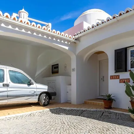 91 Adm Fabulous Townhouse With Communal Pool Holiday home