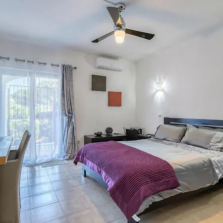 91 Adm Fabulous Townhouse With Communal Pool Holiday home