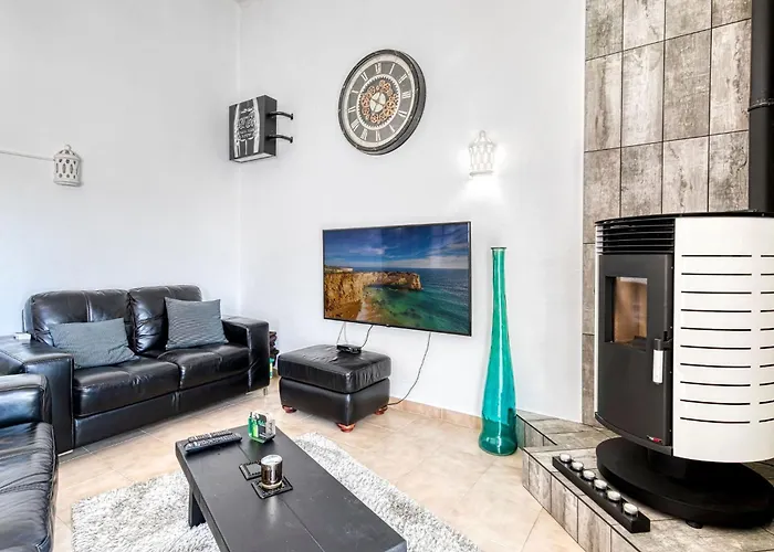 91 Adm Fabulous Townhouse With Communal Pool