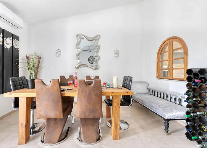 Casa vacanze 91 Adm Fabulous Townhouse With Communal Pool Carvoeiro (Lagoa)